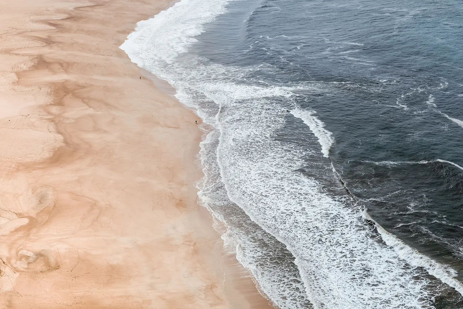 Atlantic waves running onto the sand at Praia da Nazaré, seen from Sítio